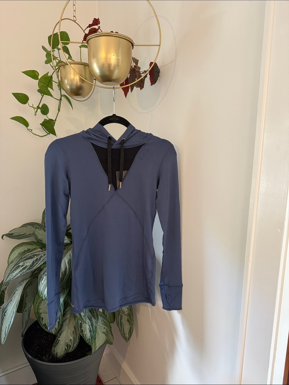Alala Slate Blue Hooded Active Top with Black Mesh V-Insert
